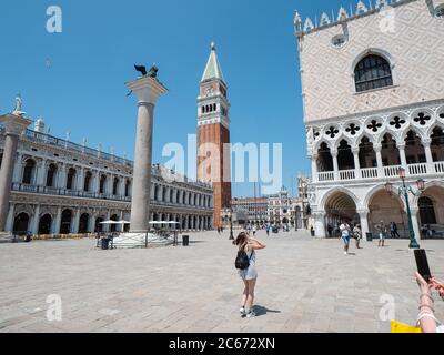 Venedig, Italien - Juli 2020.Touristen sind langsam zurück in verlassenen Venedig nach covid-19 Lockdown Stadt kämpft, um als Hotels, Bars, Geschäfte und sto zu überleben Stockfoto