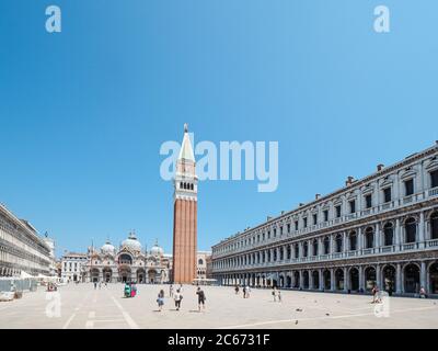 Venedig, Italien - Juli 2020.Touristen sind langsam zurück in verlassenen Venedig nach covid-19 Lockdown Stadt kämpft, um als Hotels, Bars, Geschäfte und sto zu überleben Stockfoto