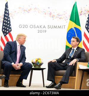 Osaka, Vereinigte Staaten Von Amerika. Juni 2019. Präsident Donald J. Trump nimmt am Freitag, 28. Juni 2019, an einem bilateralen Treffen mit dem Präsidenten der Föderativen Republik Brasilien Jair Bolsonaro beim G20-Gipfel in Osaka, Japan, Teil. Personen: Präsident Donald Trump, Präsident der Föderativen Republik Brasilien Jair Bolsonaro Kredit: Storms Media Group/Alamy Live News Stockfoto