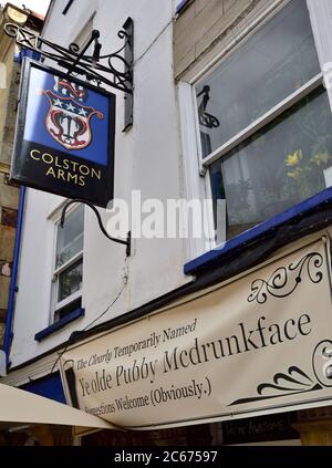 Colston Arms Pub Zeichen vor der Umbenennung wegen Aufschrei über alles in Bezug auf Edward Colston Sklavenhändler und Philanthropist, Kingsdown, Bristol Stockfoto