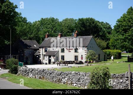 Waterloo Inn Country Pub, Biggin Village, Derbyshire Dales, Peak District National Park, Derbyshire, England, Großbritannien im Juni Stockfoto