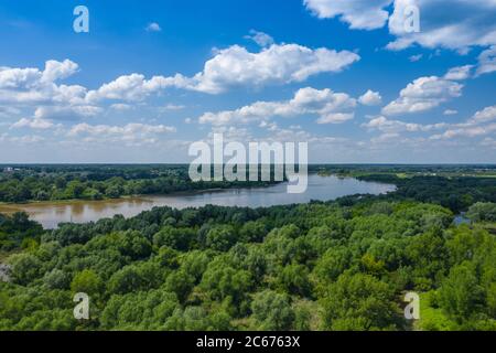 Weichsel in Polen. Luftaufnahme der Weichsel, dem längsten Fluss in Polen. Stockfoto