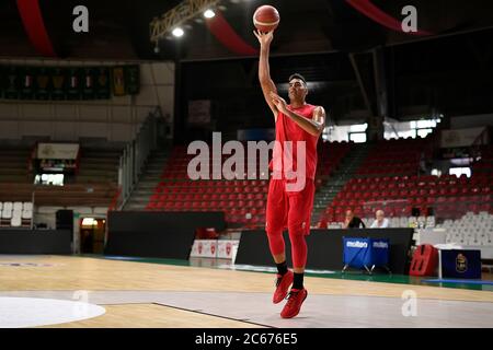 Varese, Italien. Juli 2020. Argentinier Luis Scola von Pallacanestro Varese beim ersten Training in seinem neuen italienischen Legabasket Serie A Team in der Enerxenia Arena. Kredit: SOPA Images Limited/Alamy Live Nachrichten Stockfoto