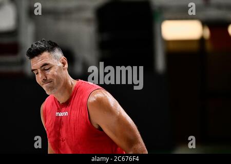 Varese, Italien. Juli 2020. Argentinier Luis Scola von Pallacanestro Varese beim ersten Training in seinem neuen italienischen Legabasket Serie A Team in der Enerxenia Arena. Kredit: SOPA Images Limited/Alamy Live Nachrichten Stockfoto