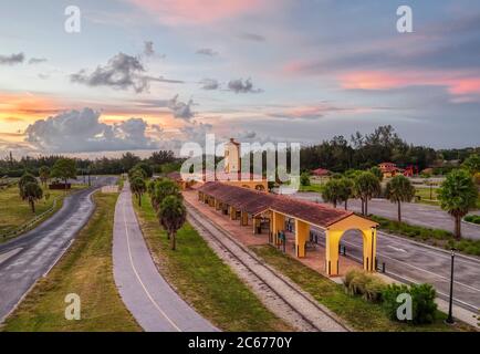 Das historische Mediterranean Revival Stil Venice Train Depot erbaut 1927 von der Seaboard Air Line Railway in Venice Florida in den Vereinigten Staaten Stockfoto