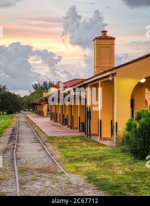 Das historische Mediterranean Revival Stil Venice Train Depot erbaut 1927 von der Seaboard Air Line Railway in Venice Florida in den Vereinigten Staaten Stockfoto