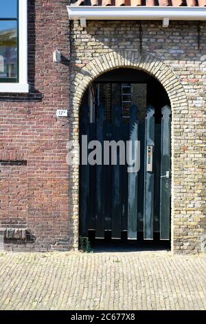 Europa Niederlande Friesian, Sneek, eine Haustür in Holland Stockfoto