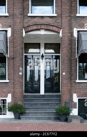 Europa Niederlande Friesian, Sneek, eine Haustür in Holland Stockfoto