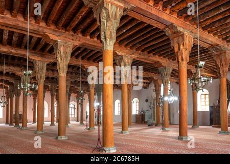 Innenraum der Großen Moschee von Afyonkarahisar Ulu Cami. Stockfoto