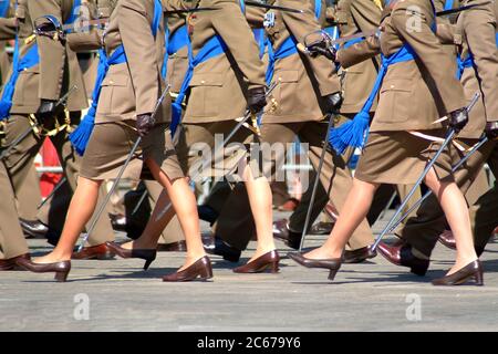 Turin, Piemont, Italien - 06/02/2007 - Tag Der Italienischen Republik. Die Flaggenanhebung mit Streitkräften. Stockfoto