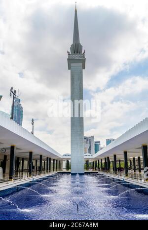 Das Minarett der Nationalmoschee von Malaysia (Masjid Negara Malaysia), Kuala Lumpur, Malaysia Stockfoto