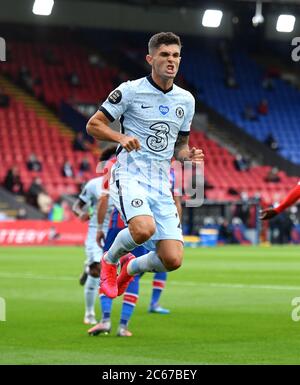 Chelsea's Christian Pulisic feiert das zweite Tor seiner Spieleseite während des Premier League Spiels im Selhurst Park, London. Stockfoto