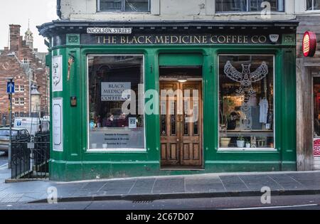 Black Medicine Coffee Co Café befindet sich in der Nicolson Street in Edinburgh, der Hauptstadt von Schottland, Teil von Großbritannien Stockfoto