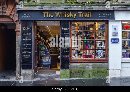 Der Whisky Trail Spirituosenladen im Lawnmarket in Edinburgh, der Hauptstadt von Schottland, Teil von Großbritannien Stockfoto