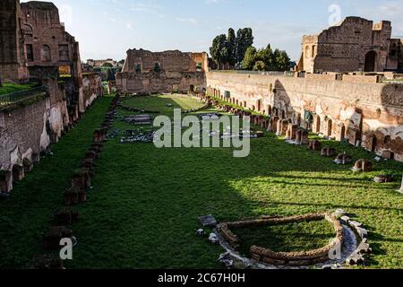 Reste des Palatin-Stadions (Stadio Palatino). Rom, Provinz Rom, Italien. Stockfoto