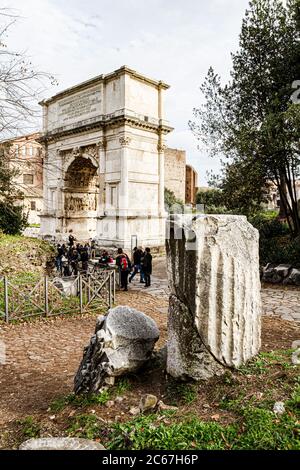 Bogen von Titus, von Roman Emperor Titus Flavius, der Belagerung von Jerusalem Gedenken 82 n. Chr. gebaut. Rom, Provinz Rom, Italien. Stockfoto