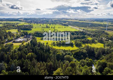 Luftaufnahme des Golfplatzes im Polkemmet Country Park, West Lothian, Schottland. Stockfoto