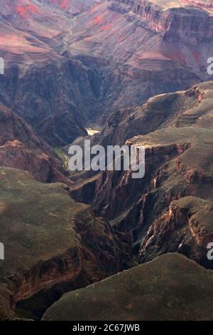 Ein Blick vom Südrand des Grand Canyon in Arizona, USA. Stockfoto