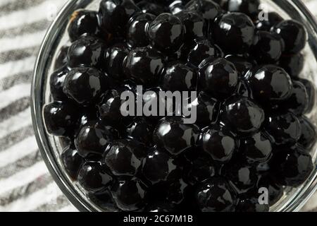 Roh gekocht Bio Tapioka Pearl Balls in einer Schüssel Stockfoto