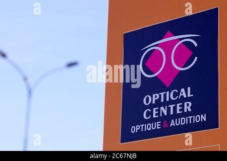 Bordeaux , Aquitaine / Frankreich - 07 05 2020 : Optisches Zentrum Logo und Text Zeichen auf dem Geschäft der französischen Marke Optiker Brille Einzelhandel Stockfoto