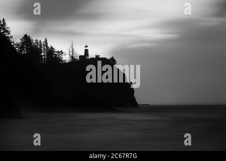 Malerische Aussicht auf die Küste bei Sonnenuntergang, Cape Disappointment, Oregon, USA Stockfoto