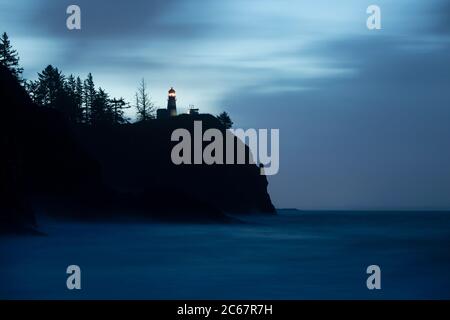 Malerische Aussicht auf die Küste bei Sonnenuntergang, Cape Disappointment, Oregon, USA Stockfoto