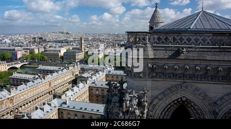 Blick nordwestlich von der Aussichtsplattform des Domturms Notre Dame, Paris, Frankreich Stockfoto