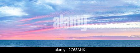 Sonnenaufgang über dem Golf von Mexiko von St. George Island, Florida, USA Stockfoto