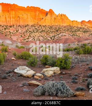 Blick auf Felsen und Berge, Bank, Grand Staircase, Escalante National Monument, Utah, USA Stockfoto