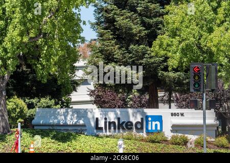 Juli 5, 2020 Sunnyvale / CA / USA - LinkedIn Hauptsitz im Silicon Valley; LinkedIn ist ein amerikanischer Geschäfts- und beschäftigungsorientierter Dienst im Besitz von Stockfoto