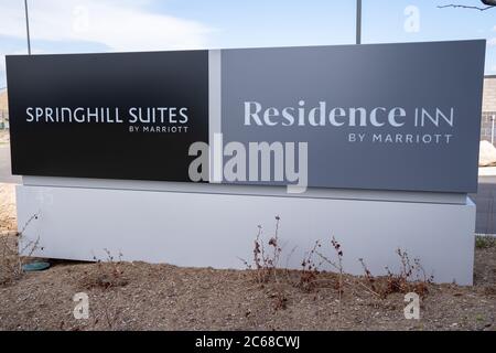 Maple Grove, Minnesota - 14. Mai 2020: Buchen Sie eine Kombination aus Marriott Residence Inn und Springhill Suites Hotels Stockfoto