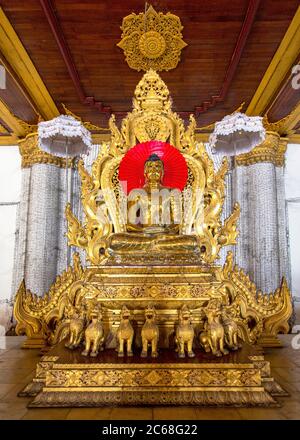 Buddha Statue im Ananda Tempel, Bagan, Myanmar Stockfoto