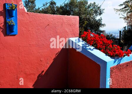 Typische Architektur und Landschaft auf Santorini, Griechenland Stockfoto
