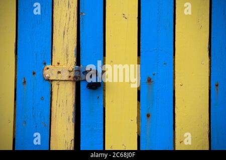 Farbenfrohe Wand aus der Nähe der Strandhütte im Nordwesten tasmaniens australien Stockfoto