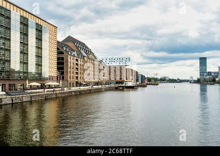 Die Spree bei Oberbaumbrucke in Berlin, Deutschland in Europa Stockfoto