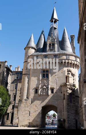 Bordeaux , Aquitanien / Frankreich - 02 15 2020 : La porte Cailhau mittelalterliche alte Tor antike Stadt Bordeaux frankreich Stockfoto