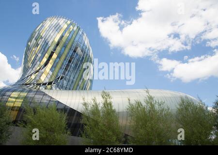 Bordeaux, Nouvelle aquitaine / Frankreich - 06 20 2018 : Bordeaux neue Cite du Vin, die Bürgermeister Alain Juppé ein Guggenheim zum Wein ein ehrgeiziges ausgerufen hat Stockfoto