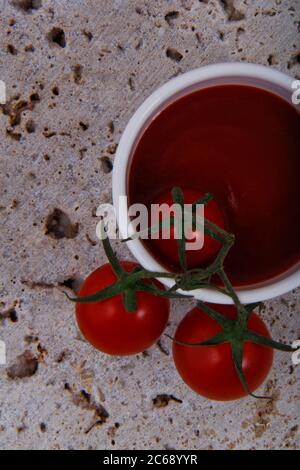 Viele rote Tomaten. Stockfoto