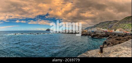 Almaciga Dorf Panoramablick vom Mirador Cabezo del Tejo, Teneriffa, Spanien. Stockfoto