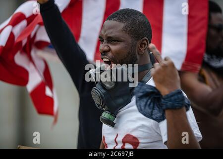 Schwarze Menschen auf der ganzen Welt kamen zu Kundgebungen, um ihre Solidarität mit der Bewegung Black Lives Matter zu zeigen. Sie wollen gehört werden, kämpfen mit Stockfoto