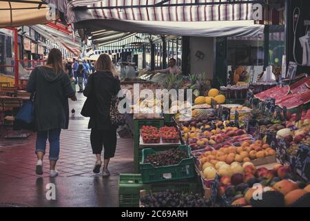 Blick auf den naschmarkt, einem der ältesten Wiener Freiluftmärkte. Wien, Österreich. Stockfoto