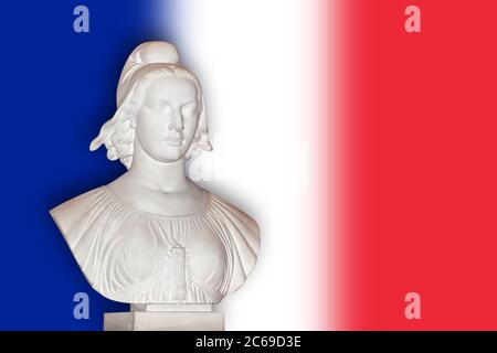 Statue von Marianne, Symbol der Republik Frankreich, hintergrund der französischen Flagge Stockfoto