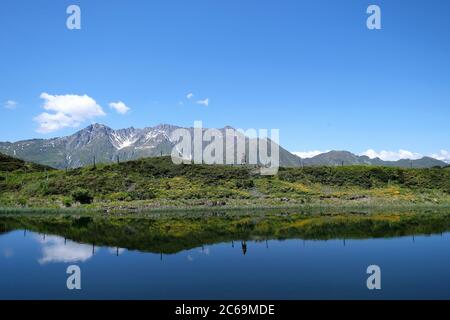 Bischol See am Bischolpass, Beverin, Kanton Graubünden, Schweiz. Stockfoto