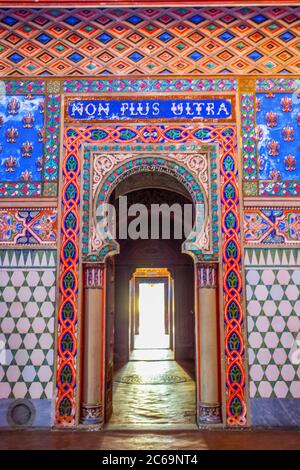 Reggello, Italien - 12. Mai 2014: Der Saal des Non Plus Ultra der Burg Sammezzano im maurischen Architekturstil Stockfoto