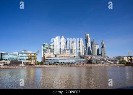 Buenos Aires; Argentinien: 29. Januar; 2018 - Puerto Madero, der Hafen mit modernem Bauviertel von Buenos Aires, Argentinien Stockfoto