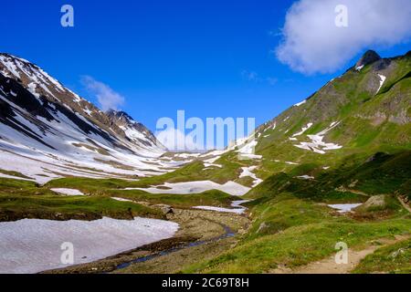 Nuefenenstock und das Tal zum Griespass, Schweiz Stockfoto