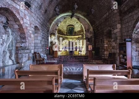 Höhlenkirche des Klosters des Heiligen Antonius des Großen auch Qozhaya Kloster im Kadisha Tal genannt - Heiliges Tal im Libanon Stockfoto