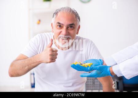 Patient leidet an Diabetes Hausarzt Stockfoto