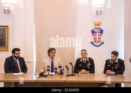 Mailand. Pressekonferenz Generalkommando Carabinieri für die Festnahme eines 38-jährigen Italieners für ISIS-Propaganda auf dem Foto von links Andrea Leo Kommandant ROS Mailand, der Ministerpräsident Alberto Nobili, Luca de Marchis Provinzoberst Carabinieri und Federico Palmieri (Carlo Cozzoli/Fotografmma, Mailand - 2020-07-08) p.s. la foto e' utilizzabile nel rispetto del contesto in cui e' stata scattata, e senza intento diffamatorio del decoro delle persone rapresentate Stockfoto