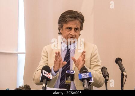 Mailand. Pressekonferenz des Generalkommandos der Carabinieri zur Festnahme eines 38-jährigen Italieners wegen ISIS-Propaganda auf dem Foto der Ministerpräsident Alberto Nobili (Carlo Cozzoli/Fotograf, Mailand - 2020-07-08) p.s. la foto e' utilizzabile nel rispetto del contesto in cui e' stata scattata, E senza intento diffamatorio del decoro delle persone rapresentate Stockfoto